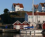 Nicht schlecht, so ein Häuschen und dann eine schmucke Yacht vor der Tür.